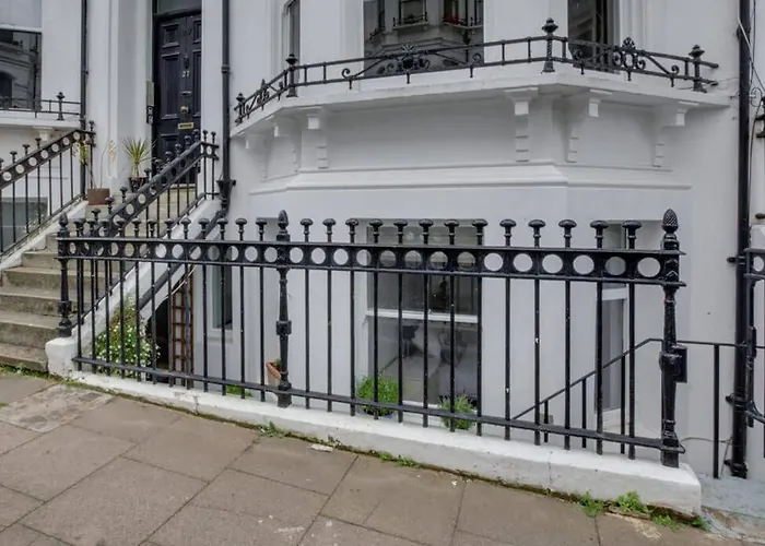 Central Brighton Flat, 3 Bedrooms, Sleeps 6, Close To Shops And Beach