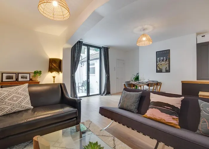 Central Brighton Flat, 3 Bedrooms, Sleeps 6, Close To Shops And Beach