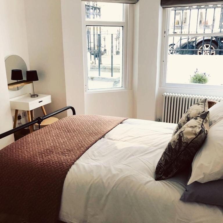 Flat, 3 Bedrooms, Sleeps 6, Close To Shops And * Hove